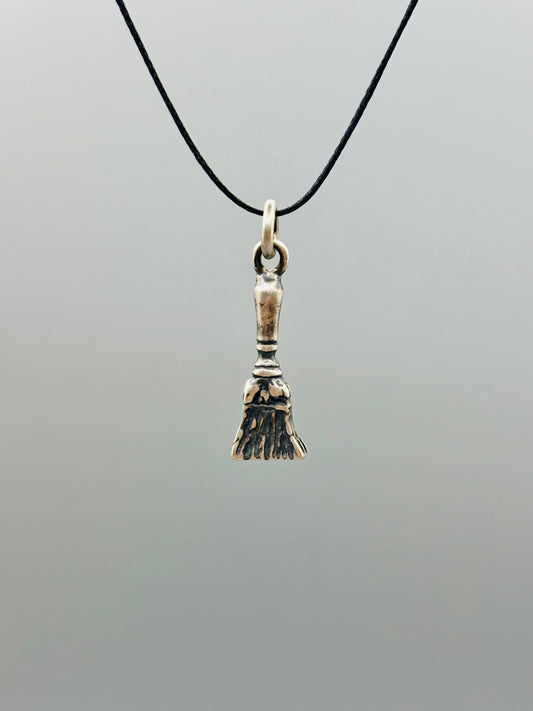 Ciondolo Scopa scaccia guai Pizzico