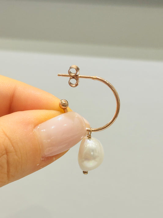 Orecchini cerchi rose con perla