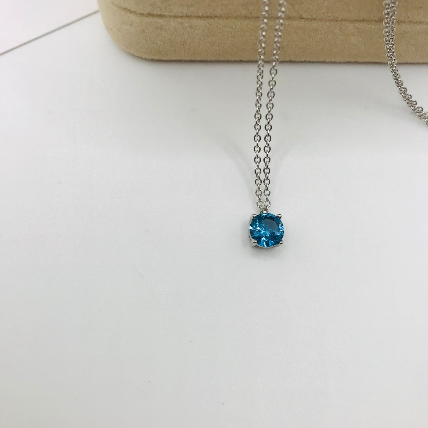 Collana punto luce colorato