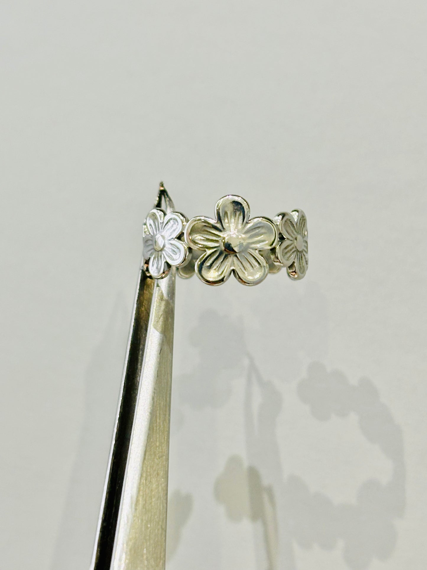 Anello acciaio fiori regolabile