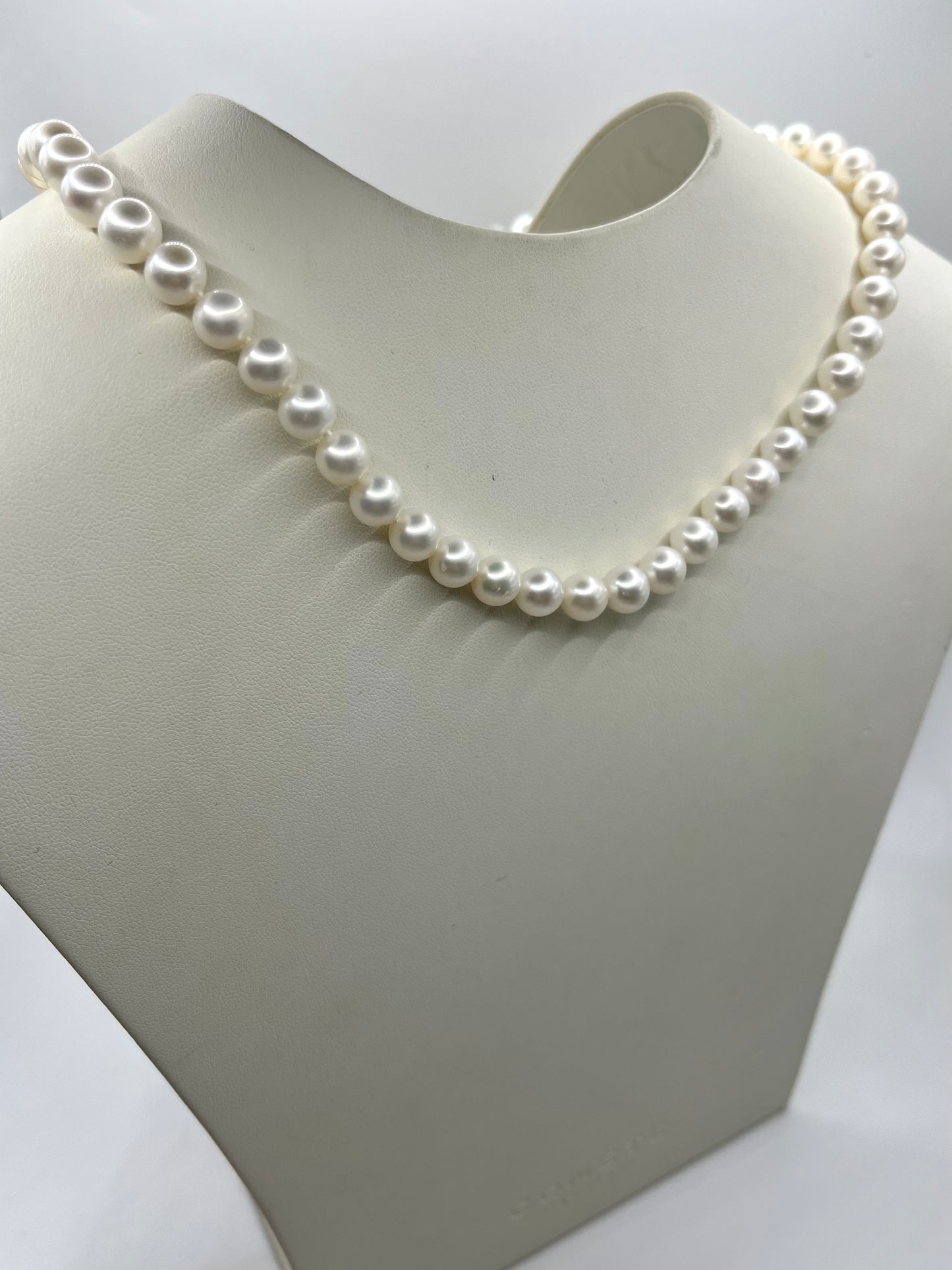 Collana perle chiusura in oro bianco