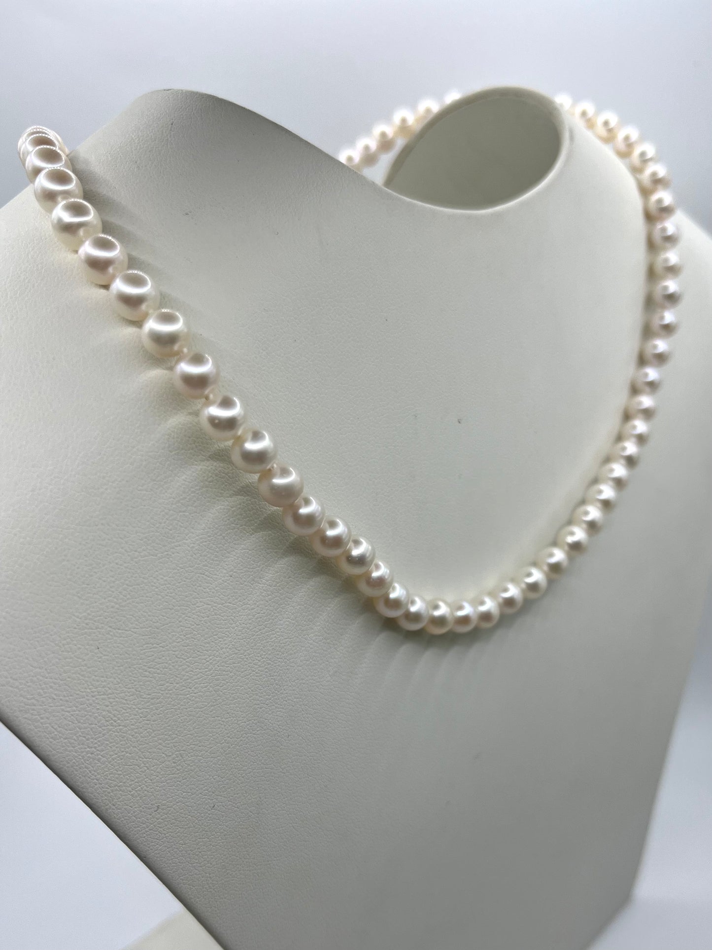 Collana perle chiusura in oro bianco